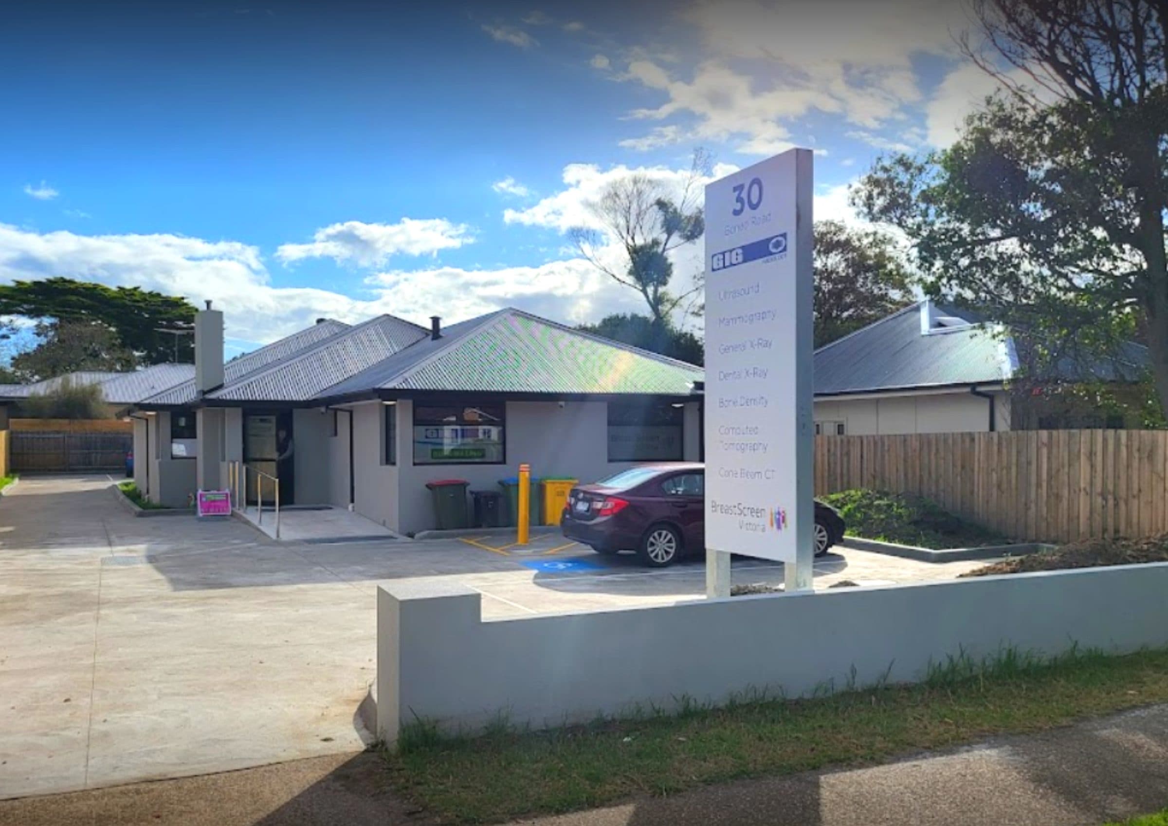 GIG Radiology's Rosebud clinic and street sign on Boneo Road
